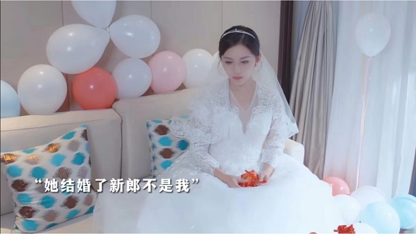 完蛋我被美女包围了引发关注